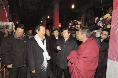 2月23日上午，朱维群、郝鹏在色拉寺考察调研